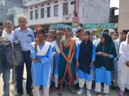 गाँधी जयंती के अवसर पर जिला विधिक सेवा प्राधिकरण, श्रावस्ती द्वारा प्रभातफेरी का हुआ आयोजन* *स्कूली छात्र-छात्राओं ने कोतवारी भिनगा से लेकर ईदगाह तिराहा तक निकाली विधिक जागरूकता रैली, नुक्कड़ नाटक के माध्यम से लोगों को दी विधिक जानकारी*