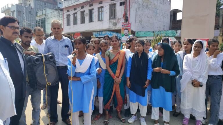 गाँधी जयंती के अवसर पर जिला विधिक सेवा प्राधिकरण, श्रावस्ती द्वारा प्रभातफेरी का हुआ आयोजन* *स्कूली छात्र-छात्राओं ने कोतवारी भिनगा से लेकर ईदगाह तिराहा तक निकाली विधिक जागरूकता रैली, नुक्कड़ नाटक के माध्यम से लोगों को दी विधिक जानकारी*