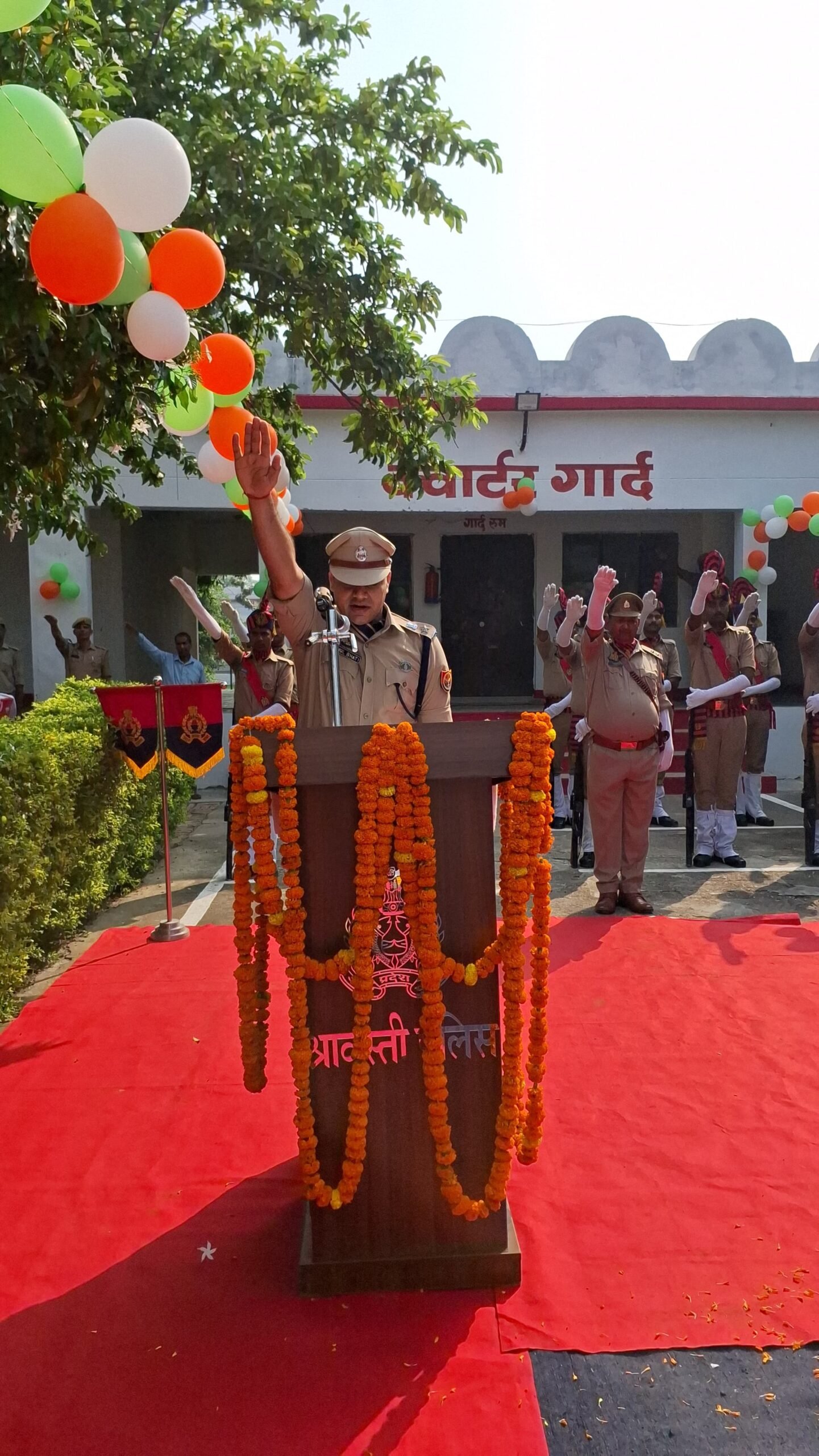 राष्ट्रपिता महात्मा गांधी जी एवं पूर्व प्रधानमंत्री श्री लाल बहादुर शास्त्री जी की जयंती पर श्रावस्ती पुलिस ने श्रद्धासुमन अर्पित कर उनके आदर्शों पर चलने का लिया संकल्प*