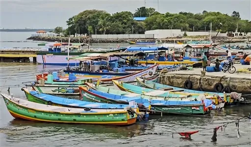 साइक्लोन ‘अर्नब’ का खतरा: आंध्र-ओडिशा में 60 से अधिक ट्रेनें रद, 140 KM की रफ्तार से चलेंगी हवाएं