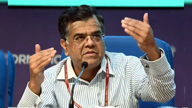 ‘फाइल फेंकने और दबाने वाले, ऑफिस में लेट आने वाले…’; कैबिनेट सचिव ने गिनाए 12 तरह के ब्यूरोक्रेट्स