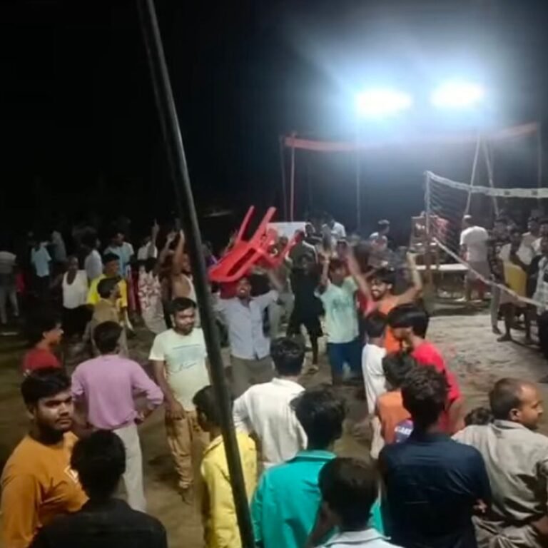 बाराबंकी ने मुखिया फार्म को हराकर CPL वॉलीबॉल टूर्नामेंट जीता:चफरिया में आयोजित डे-नाइट टूर्नामेंट 2026 का खिताब अपने नाम किया
