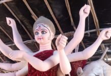 5 महीने की मेहनत से बन रहीं दुर्गा प्रतिमाएं:पश्चिम बंगाल के कलाकार कर रहे तैयार, 80 हजार तक की मिली बुकिंग 5 महीने की मेहनत से बन रहीं दुर्गा प्रतिमाएं:पश्चिम बंगाल के कलाकार कर रहे तैयार, 80 हजार तक की मिली बुकिंग