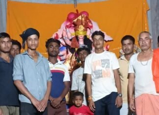 गयादत्तपुरवा में श्री नवदुर्गा प्रतिमा-समिति ने मां-दुर्गा की प्रतिमा स्थापित:कार्यक्रम से गांव में भक्तिमय माहौल, सुख-समृद्धि और शांति की कामना गयादत्तपुरवा में श्री नवदुर्गा प्रतिमा-समिति ने मां-दुर्गा की प्रतिमा स्थापित:कार्यक्रम से गांव में भक्तिमय माहौल, सुख-समृद्धि और शांति की कामना