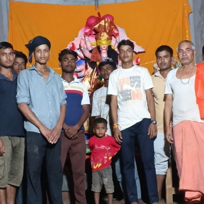 गयादत्तपुरवा में श्री नवदुर्गा प्रतिमा-समिति ने मां-दुर्गा की प्रतिमा स्थापित:कार्यक्रम से गांव में भक्तिमय माहौल, सुख-समृद्धि और शांति की कामना