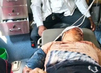 खरूरी चौराहे पर बाइक गिरने से महिला घायल:हालत गंभीर होने पर बहराइच मेडिकल कॉलेज रेफर किया गया खरूरी चौराहे पर बाइक गिरने से महिला घायल:हालत गंभीर होने पर बहराइच मेडिकल कॉलेज रेफर किया गया