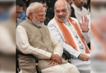 मोदी के जनसेवा में 25 साल पूरे, अमित शाह ने दी बधाई