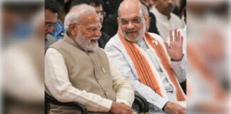 मोदी के जनसेवा में 25 साल पूरे, अमित शाह ने दी बधाई
