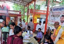 नगर बाजार दुर्गा मंदिर में लगा निःशुल्क स्वास्थ्य शिविर:मरीजों को जांच के बाद मुफ्त दवाएं बांटी गईं, हॉस्पिटल की टीम ने दी सेवा नगर बाजार दुर्गा मंदिर में लगा निःशुल्क स्वास्थ्य शिविर:मरीजों को जांच के बाद मुफ्त दवाएं बांटी गईं, हॉस्पिटल की टीम ने दी सेवा
