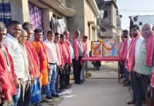 मुलायम सिंह यादव की पुण्यतिथि पर दी श्रद्धांजलि:निचलौल की चार ग्राम सभाओं में हुई सभाएं; सपा नेता रामनिवास यादव ने नेताजी के संघर्ष और विचारों को किया याद मुलायम सिंह यादव की पुण्यतिथि पर दी श्रद्धांजलि:निचलौल की चार ग्राम सभाओं में हुई सभाएं; सपा नेता रामनिवास यादव ने नेताजी के संघर्ष और विचारों को किया याद