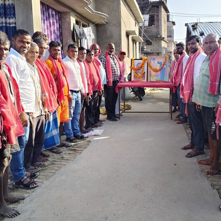 मुलायम सिंह यादव की पुण्यतिथि पर दी श्रद्धांजलि:निचलौल की चार ग्राम सभाओं में हुई सभाएं; सपा नेता रामनिवास यादव ने नेताजी के संघर्ष और विचारों को किया याद