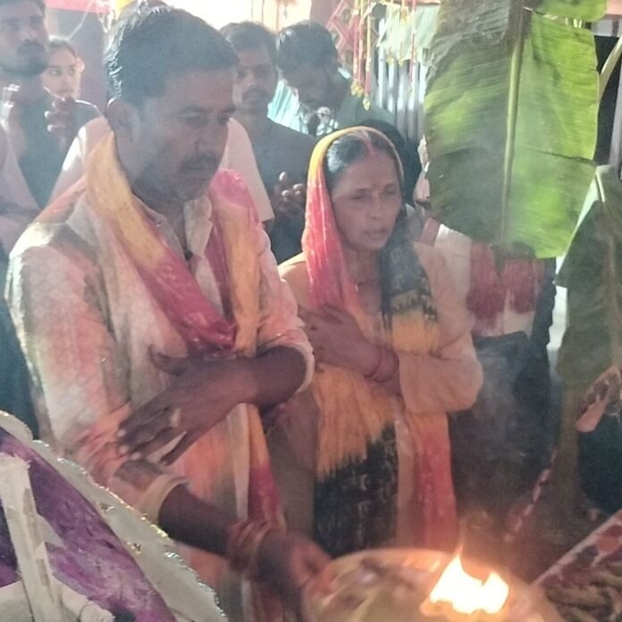 a6f26fc4-b669-41d5-bcff-ebd8373a79c8_1792072869105.jpg बढ़ईपुरवा समय माता मंदिर में नवरात्र की विशेष पूजा:नौ दिन तक गूंजेगी मां दुर्गा की जयकार