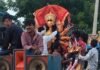 21 साल से स्थापित हो रही मां दुर्गा प्रतिमा:बस्ती से धूमधाम से लेकर पहुंचे गांव, भक्तों में उत्साह 21 साल से स्थापित हो रही मां दुर्गा प्रतिमा:बस्ती से धूमधाम से लेकर पहुंचे गांव, भक्तों में उत्साह