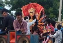 21 साल से स्थापित हो रही मां दुर्गा प्रतिमा:बस्ती से धूमधाम से लेकर पहुंचे गांव, भक्तों में उत्साह 21 साल से स्थापित हो रही मां दुर्गा प्रतिमा:बस्ती से धूमधाम से लेकर पहुंचे गांव, भक्तों में उत्साह