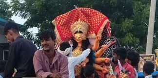 21 साल से स्थापित हो रही मां दुर्गा प्रतिमा:बस्ती से धूमधाम से लेकर पहुंचे गांव, भक्तों में उत्साह 21 साल से स्थापित हो रही मां दुर्गा प्रतिमा:बस्ती से धूमधाम से लेकर पहुंचे गांव, भक्तों में उत्साह
