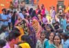 सिद्धार्थनगर के ककराही घाट पर जल भरने पहुंचे श्रद्धालु:डीजे की धुन पर नाचते हुए माता रानी को पंडाल में लाएंगे सिद्धार्थनगर के ककराही घाट पर जल भरने पहुंचे श्रद्धालु:डीजे की धुन पर नाचते हुए माता रानी को पंडाल में लाएंगे