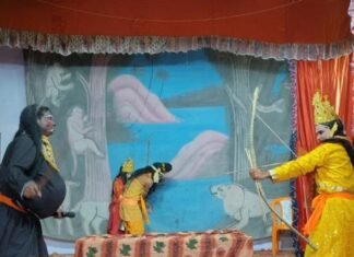 रामलीला में रामजन्म से ताड़का वध तक का मंचन:जय श्रीराम के उद्घोष से गूंजा मैदान, विश्वामित्र के साथ वन गए राम-लक्ष्मण रामलीला में रामजन्म से ताड़का वध तक का मंचन:जय श्रीराम के उद्घोष से गूंजा मैदान, विश्वामित्र के साथ वन गए राम-लक्ष्मण
