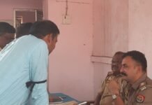 नानपारा में थाना समाधान दिवस पर आईं 3 शिकायतें:बहराइच में एक का मौके पर निस्तारण नानपारा में थाना समाधान दिवस पर आईं 3 शिकायतें:बहराइच में एक का मौके पर निस्तारण
