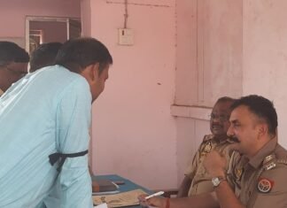 नानपारा में थाना समाधान दिवस पर आईं 3 शिकायतें:बहराइच में एक का मौके पर निस्तारण नानपारा में थाना समाधान दिवस पर आईं 3 शिकायतें:बहराइच में एक का मौके पर निस्तारण