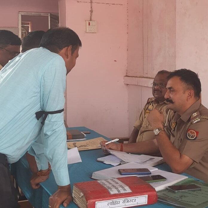 नानपारा में थाना समाधान दिवस पर आईं 3 शिकायतें:बहराइच में एक का मौके पर निस्तारण
