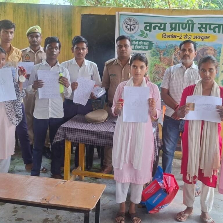 करकदरी रेंज में वन्यजीव सप्ताह के तहत चित्रकला-निबंध प्रतियोगिता:आयोजित, वन दरोगा विवेक श्रीवास्तव ने विजेताओं को पुरस्कार दिए