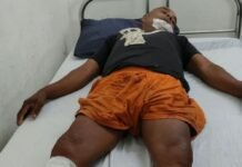 मछली पकड़ने के विवाद में किसान पर धारदार-हथियार से हमला:महराजगंज में हालत गंभीर, पिता को बचाने पहुंचे बेटे को भी चोटें आईं मछली पकड़ने के विवाद में किसान पर धारदार-हथियार से हमला:महराजगंज में हालत गंभीर, पिता को बचाने पहुंचे बेटे को भी चोटें आईं