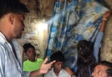 दुबौलिया में संगठन ने जरूरतमंद परिवार की मदद:राष्ट्रीय सूचनाधिकार संगठन के पदाधिकारियों ने किया सहयोग दुबौलिया में संगठन ने जरूरतमंद परिवार की मदद:राष्ट्रीय सूचनाधिकार संगठन के पदाधिकारियों ने किया सहयोग