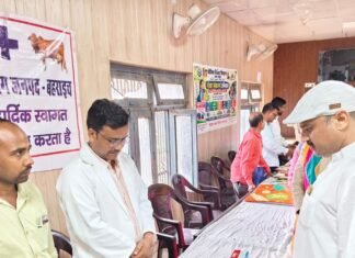 बहराइच में सांसद ने सेवा संकल्प सप्ताह का किया समापन:विभिन्न विभागों के स्टॉल देखे, आंगनबाड़ी कार्यकर्ताओं को मोबाइल बांटे