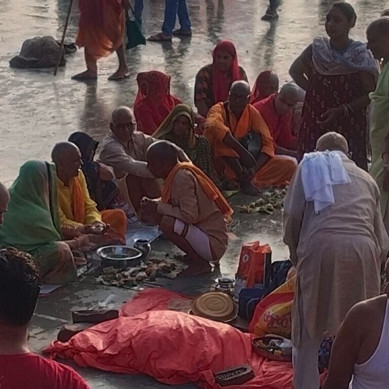 पितृ विसर्जन के साथ पितृपक्ष का समापन:लेहरा में पितरों की आत्मा शांति के लिए किया गया तर्पण और पिंडदान