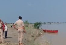 स्कूल जाते समय नदी में डूबी छठी की छात्रा:श्रावस्ती में पैर फिसलने से हुआ हादसा, SDRF का सर्च ऑपरेशन जारी