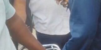 महराजगंज में बाइक चोरी की कोशिश करते पकड़ा गया चोर:व्यापारियों ने पुलिस को सौंपा, अज्ञात पर केस दर्ज महराजगंज में बाइक चोरी की कोशिश करते पकड़ा गया चोर:व्यापारियों ने पुलिस को सौंपा, अज्ञात पर केस दर्ज