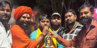 प्रभु दयाल वर्मा बने भाजपा अनुसूचित मोर्चा के जिलाध्यक्ष:पैडा वाले बाबा ने दी बधाई, कार्यकर्ताओं ने बांटी मिठाइयां प्रभु दयाल वर्मा बने भाजपा अनुसूचित मोर्चा के जिलाध्यक्ष:पैडा वाले बाबा ने दी बधाई, कार्यकर्ताओं ने बांटी मिठाइयां