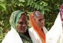 ऐंठी के कबीर तिवारी आश्रम में सेवा की मिसाल:बच्चियों को साइकिलें और बुजुर्गों को अंगवस्त्र देकर किया सम्मानित ऐंठी के कबीर तिवारी आश्रम में सेवा की मिसाल:बच्चियों को साइकिलें और बुजुर्गों को अंगवस्त्र देकर किया सम्मानित