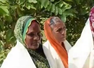 ऐंठी के कबीर तिवारी आश्रम में सेवा की मिसाल:बच्चियों को साइकिलें और बुजुर्गों को अंगवस्त्र देकर किया सम्मानित ऐंठी के कबीर तिवारी आश्रम में सेवा की मिसाल:बच्चियों को साइकिलें और बुजुर्गों को अंगवस्त्र देकर किया सम्मानित