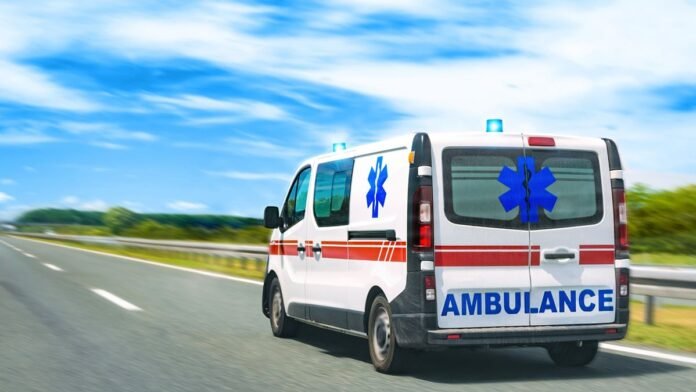 यूपी:अनफिट एंबुलेंसों से ढोए जा रहे मरीज, 772 पर चालान, 135 हुईं सीज - Up: Patients Being Transported In Unfit Ambulances; 772 Challaned, 135 Seized.