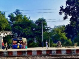 बभनान स्टेशन के प्लेटफॉर्म 2 पर छाजन का काम शुरू:गोरखपुर जाने वाले यात्रियों को धूप-बारिश से मिलेगी राहत