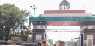 महराजगंज में 1715 दुर्गा प्रतिमाएं, 32 जगह रावण दहन:37 बड़े पंडाल, 6 जुलूसों पर पुलिस की नजर; भारत-नेपाल सीमा पर ड्रोन से निगरानी महराजगंज में 1715 दुर्गा प्रतिमाएं, 32 जगह रावण दहन:37 बड़े पंडाल, 6 जुलूसों पर पुलिस की नजर; भारत-नेपाल सीमा पर ड्रोन से निगरानी