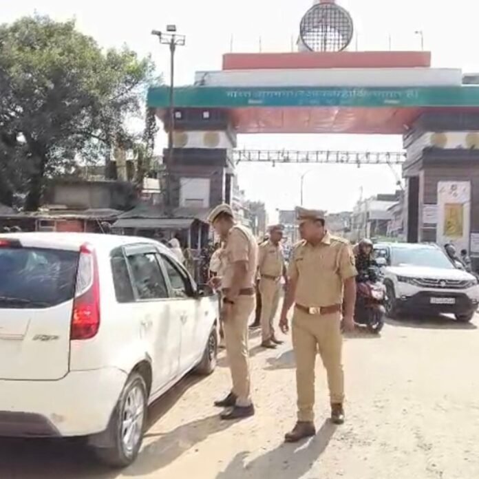 महराजगंज में 1715 दुर्गा प्रतिमाएं, 32 जगह रावण दहन:37 बड़े पंडाल, 6 जुलूसों पर पुलिस की नजर; भारत-नेपाल सीमा पर ड्रोन से निगरानी