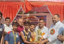 बहराइच में बास्केटबॉल चैंपियनशिप:डिवाइन ग्रेस स्कूल और हूप गर्ल्स बनीं चैंपियन, विराट-सौम्या बेस्ट प्लेयर बहराइच में बास्केटबॉल चैंपियनशिप:डिवाइन ग्रेस स्कूल और हूप गर्ल्स बनीं चैंपियन, विराट-सौम्या बेस्ट प्लेयर
