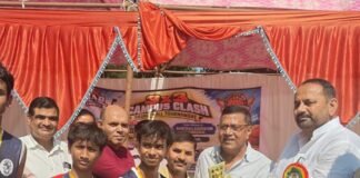बहराइच में बास्केटबॉल चैंपियनशिप:डिवाइन ग्रेस स्कूल और हूप गर्ल्स बनीं चैंपियन, विराट-सौम्या बेस्ट प्लेयर बहराइच में बास्केटबॉल चैंपियनशिप:डिवाइन ग्रेस स्कूल और हूप गर्ल्स बनीं चैंपियन, विराट-सौम्या बेस्ट प्लेयर