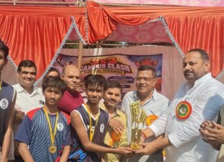 बहराइच में बास्केटबॉल चैंपियनशिप:डिवाइन ग्रेस स्कूल और हूप गर्ल्स बनीं चैंपियन, विराट-सौम्या बेस्ट प्लेयर बहराइच में बास्केटबॉल चैंपियनशिप:डिवाइन ग्रेस स्कूल और हूप गर्ल्स बनीं चैंपियन, विराट-सौम्या बेस्ट प्लेयर