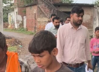 दरवाजे पर टाटी बांधने को लेकर विवाद, चार से मारपीट:सिद्धार्थनगर में 37 दिन बाद चार लोगों पर मुकदमा दर्ज दरवाजे पर टाटी बांधने को लेकर विवाद, चार से मारपीट:सिद्धार्थनगर में 37 दिन बाद चार लोगों पर मुकदमा दर्ज