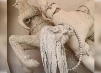 बांग्लादेश में दुर्गा पूजा से पहले मंदिर की सात मूर्तियां खंडित