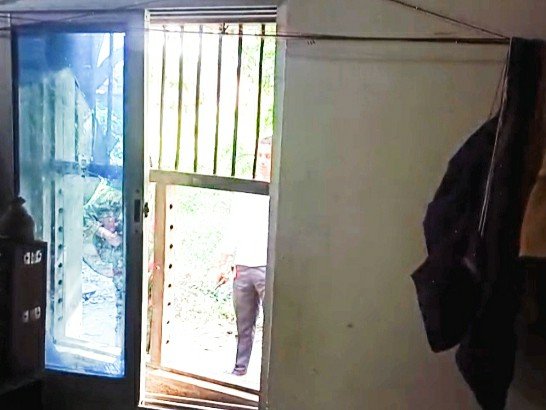 Shohratgarh Theft Case | Thieves Break Into House, Steal Cash & Jewelry