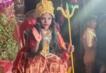 श्रावस्ती के रामपुर कटेल में दुर्गा पूजा का आयोजन:नवरात्रि के तीसरे दिन चंद्रघंटा माता की पूजा हुई, राधा-कृष्ण की झांकी भी निकली श्रावस्ती के रामपुर कटेल में दुर्गा पूजा का आयोजन:नवरात्रि के तीसरे दिन चंद्रघंटा माता की पूजा हुई, राधा-कृष्ण की झांकी भी निकली