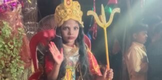 श्रावस्ती के रामपुर कटेल में दुर्गा पूजा का आयोजन:नवरात्रि के तीसरे दिन चंद्रघंटा माता की पूजा हुई, राधा-कृष्ण की झांकी भी निकली श्रावस्ती के रामपुर कटेल में दुर्गा पूजा का आयोजन:नवरात्रि के तीसरे दिन चंद्रघंटा माता की पूजा हुई, राधा-कृष्ण की झांकी भी निकली