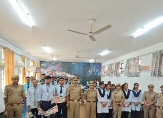 मिशन शक्ति के तहत छात्रों को साइबर अपराधों के प्रति:महराजगंज में फेज-6 के तहत महिला सुरक्षा और सशक्तिकरण की भी जानकारी दी गई मिशन शक्ति के तहत छात्रों को साइबर अपराधों के प्रति:महराजगंज में फेज-6 के तहत महिला सुरक्षा और सशक्तिकरण की भी जानकारी दी गई