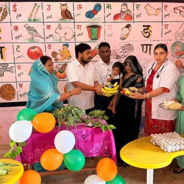 ब्लॉक प्रमुख ने कुपोषित बच्चों को बांटा पोषण आहार:बेहतर स्वास्थ्य और पोषण के लिए 'नॉक द डोर' अभियान के तहत हुई पहल