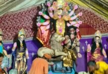 ऐंठी डीह में 20 साल से मां दुर्गा प्रतिमा स्थापित:डीहवा में उमड़े श्रद्धालु, की सुख-समृद्धि की कामना ऐंठी डीह में 20 साल से मां दुर्गा प्रतिमा स्थापित:डीहवा में उमड़े श्रद्धालु, की सुख-समृद्धि की कामना
