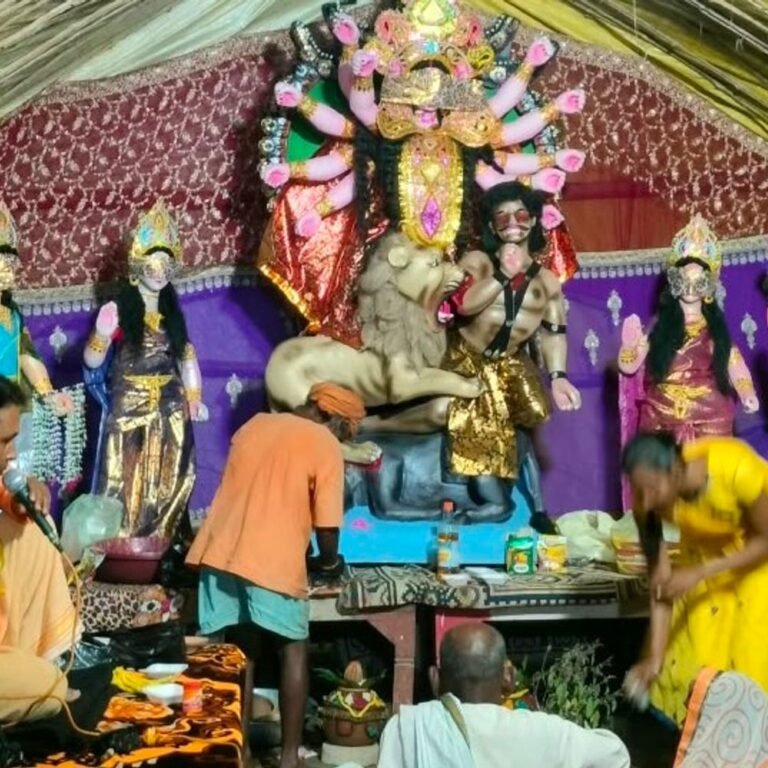 ऐंठी डीह में 20 साल से मां दुर्गा प्रतिमा स्थापित:डीहवा में उमड़े श्रद्धालु, की सुख-समृद्धि की कामना